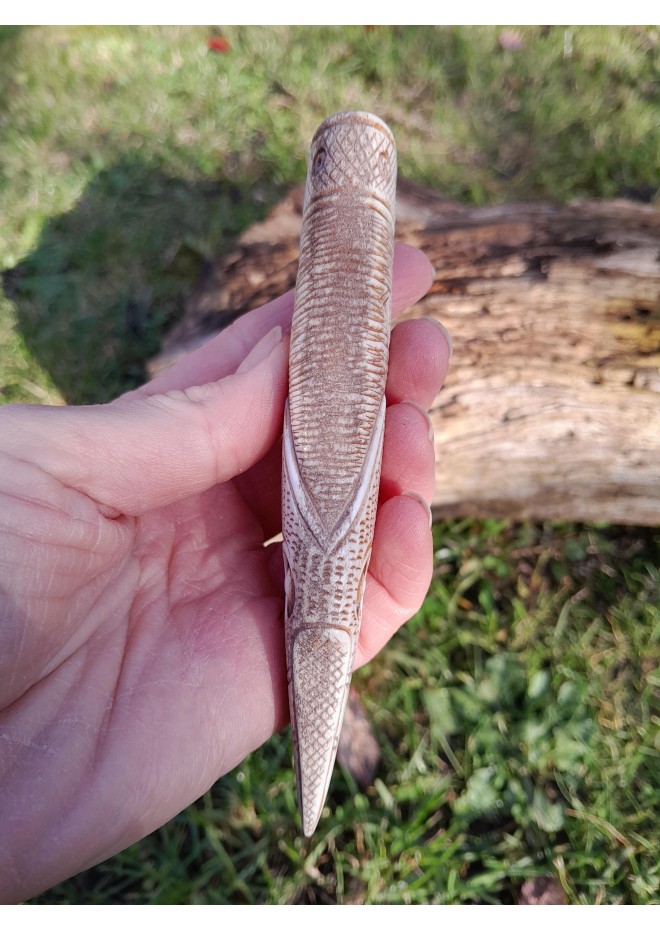 Viking knife handle "Raven" with Tiwaz and Sowilo runes. 