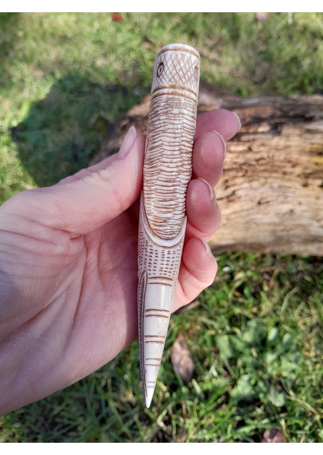 Viking knife handle "Raven" with Tiwaz and Sowilo runes. 