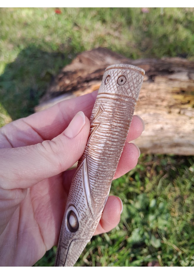 Viking knife handle "Raven" with Tiwaz and Sowilo runes. 