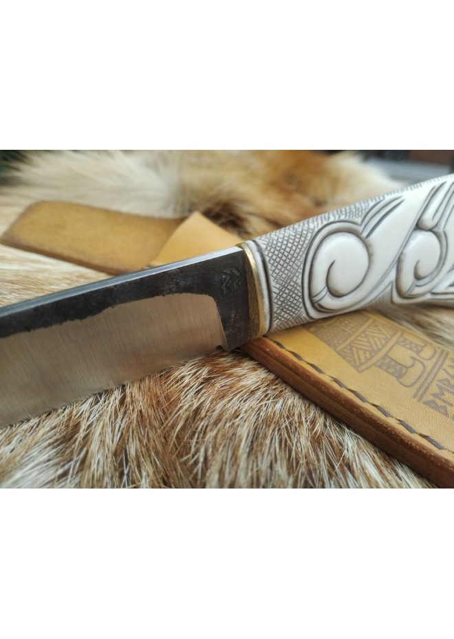 Handmade premium Norse knife with Dragon handle.