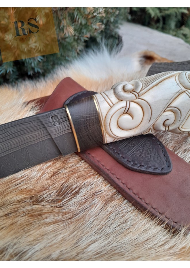 Viking knife with Wolf head handle. Damascus blade.