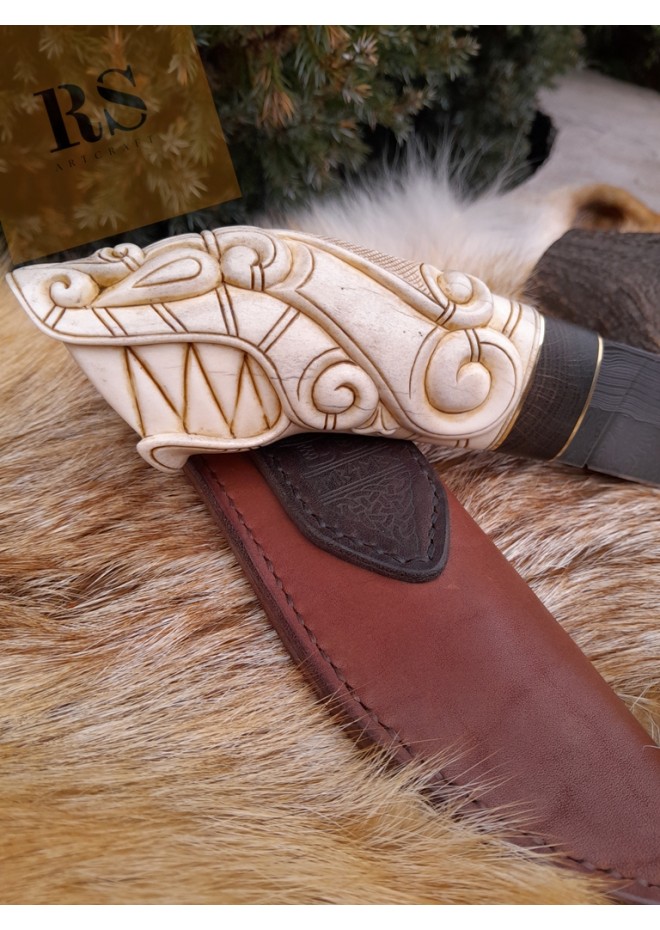 Viking knife with Wolf head handle. Damascus blade.