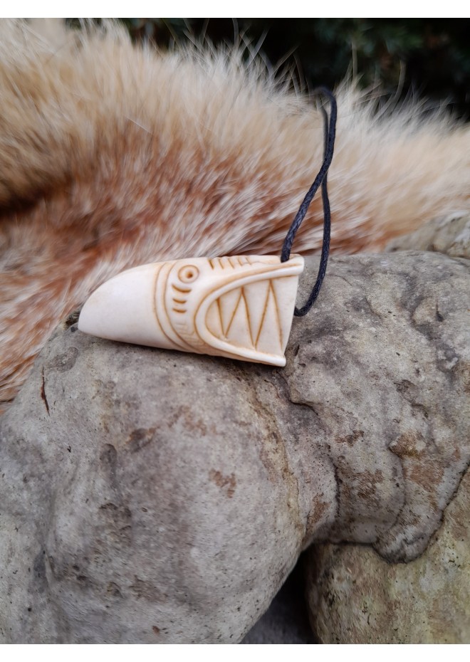 Small hand-carved amulet with Dragon head and Algiz rune. Viking necklace. Norse, Nordic totem jewelry. Pagan. Celtic. Oseberg art. Drakkar