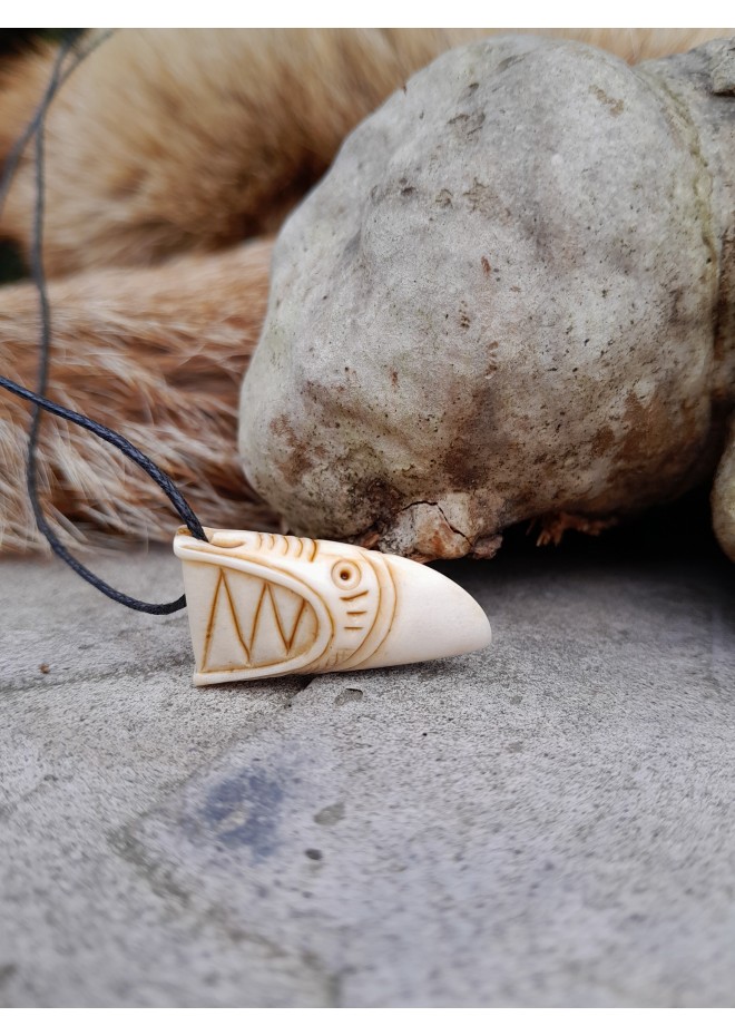 Small hand-carved amulet with Dragon head and Algiz rune. Viking necklace. Norse, Nordic totem jewelry. Pagan. Celtic. Oseberg art. Drakkar