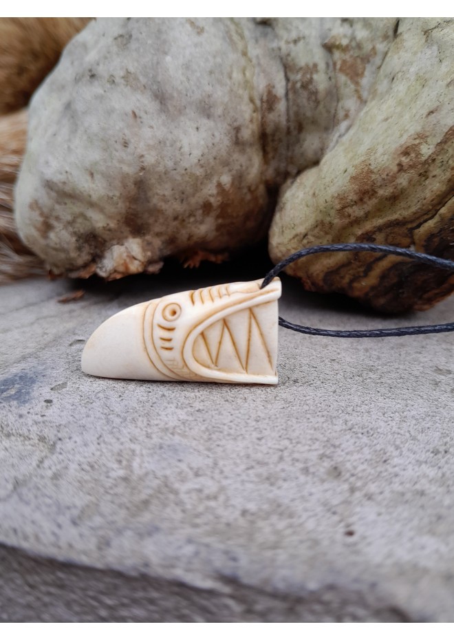 Small hand-carved amulet with Dragon head and Algiz rune. Viking necklace. Norse, Nordic totem jewelry. Pagan. Celtic. Oseberg art. Drakkar