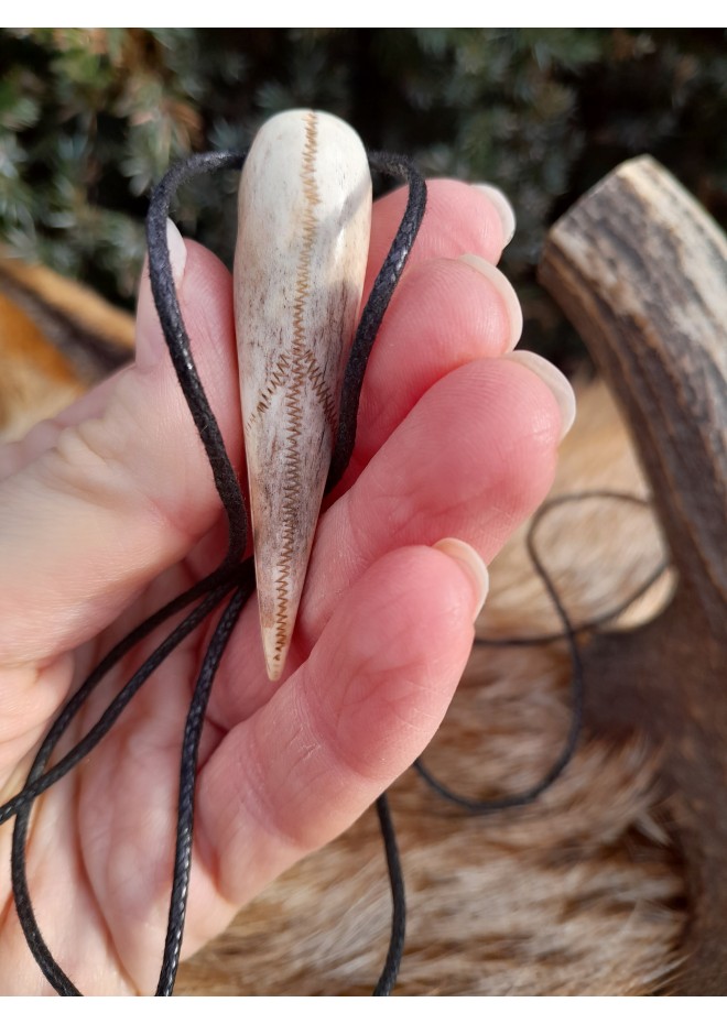 Hand-carved Raven skull amulet. Viking, Celtic jewelry. Huginn Muninn protective pendant. Odins Raven. Norse mythology totem. 